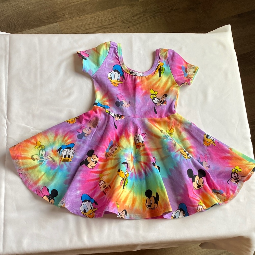 Wild Rich Kids character heads tie dye